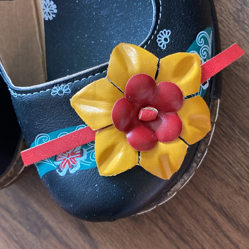 New Flowered slip on shoes - Picture 2 of 3